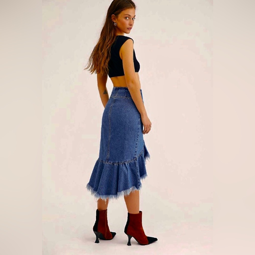 Very flattering Free People jean skirt